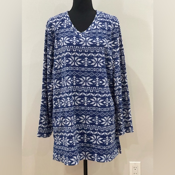 D&Co L‎ Blue Fleece V Neck Snowflake Patterned with Pockets - Picture 1 of 7